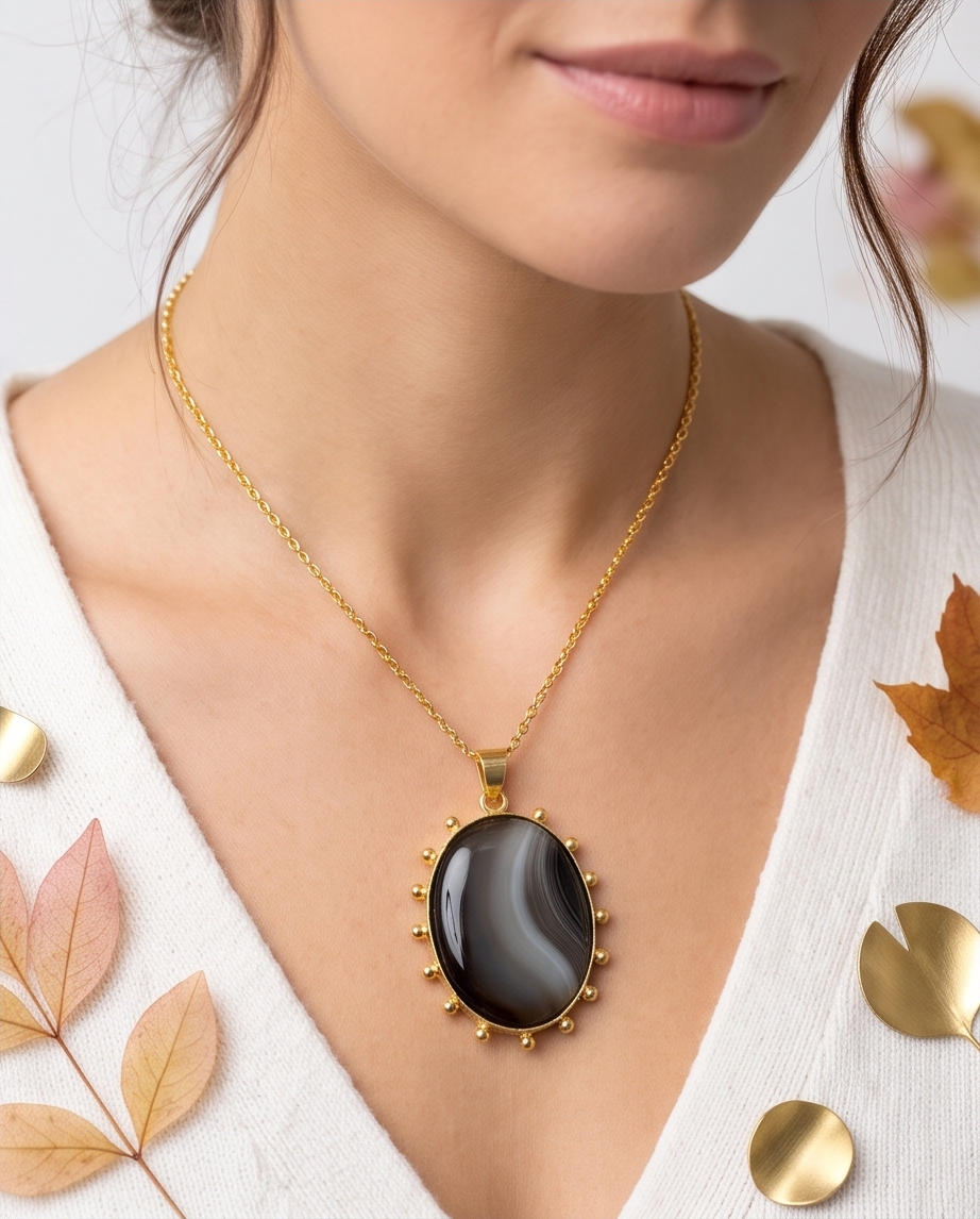 Pendentif en agate grise rubanée – Chaîne incluse - Beeld 2 - Uniek handgemaakt sieraad