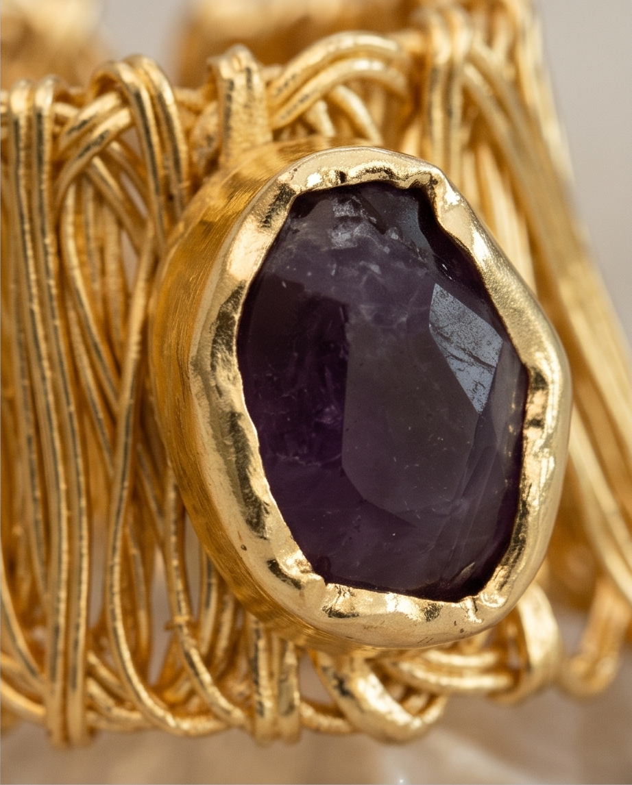 Bague Fil d’Or. Améthyste polie - Vue 5 - Pièce unique faite main