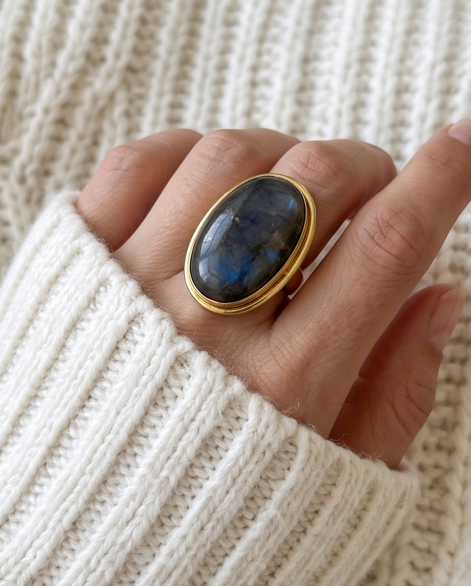 Bague labradorite cabochon - Beeld 2 - Uniek handgemaakt sieraad