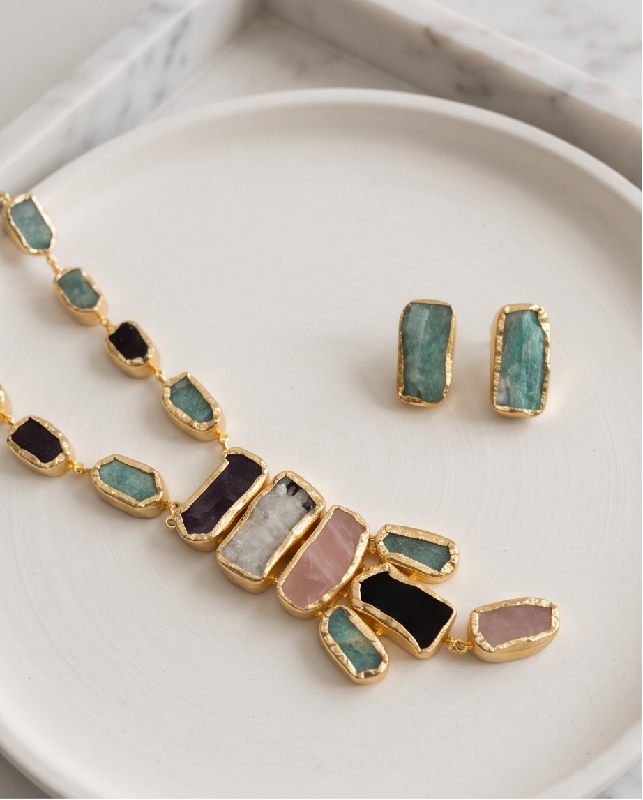 Collier cravate multipierres brutes & cabochons - Vue 5 - Pièce unique faite main