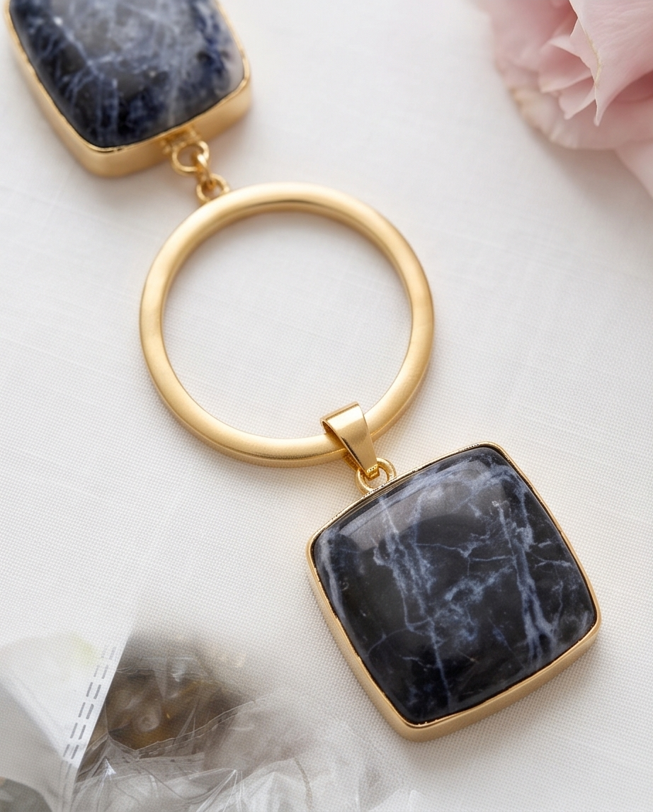 Pendentif double sodalite et sa chaine. - Vue 4 - Pièce unique faite main